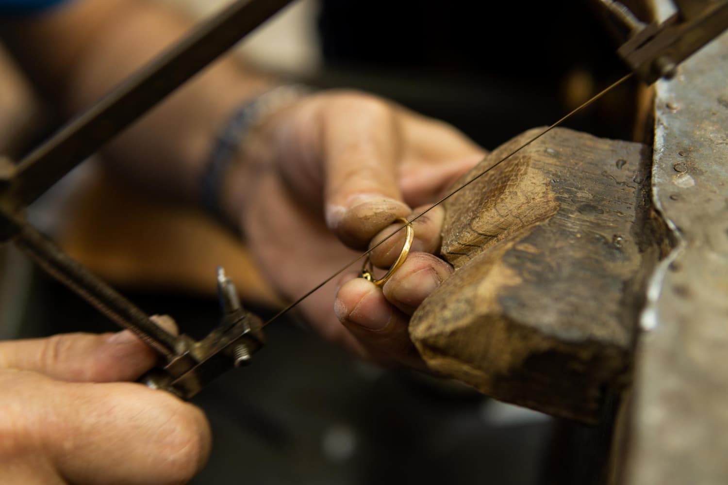 Taller de joyería tradición y tecnología en la creación de piezas únicas