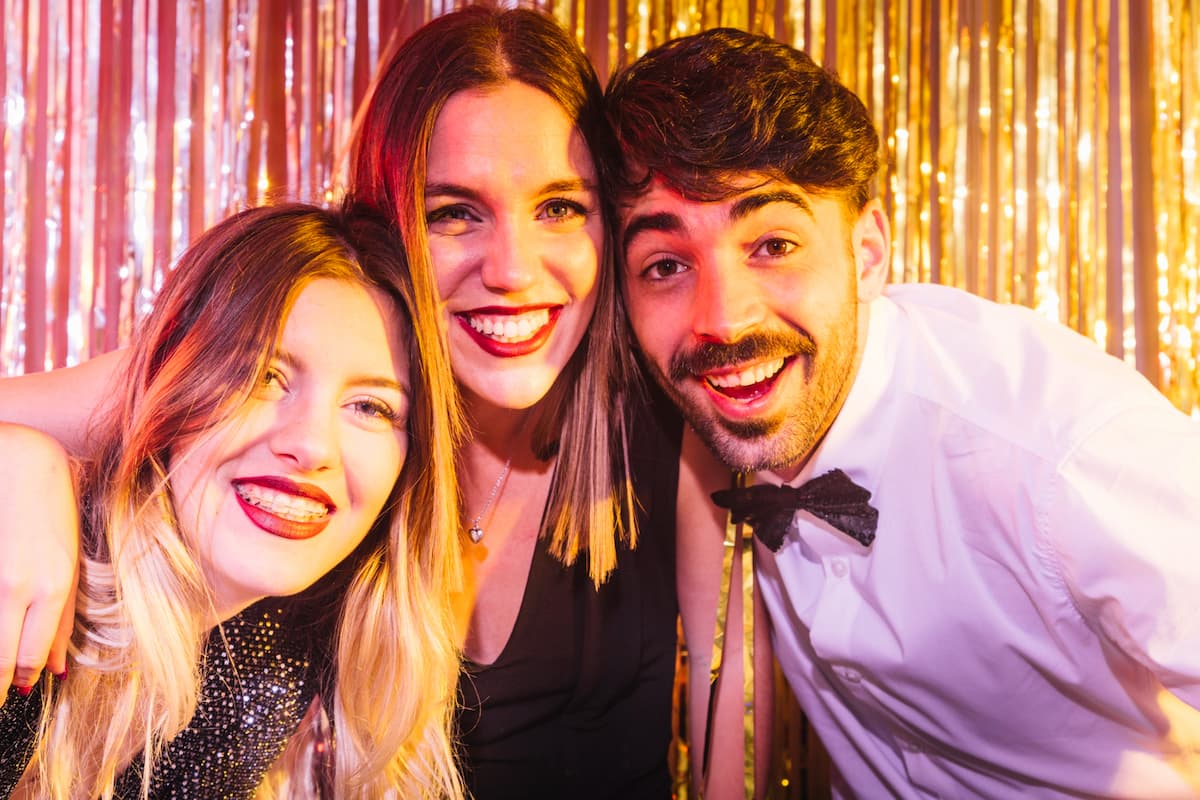 El auge del alquiler de fotomatón una tendencia en eventos sociales y empresariales